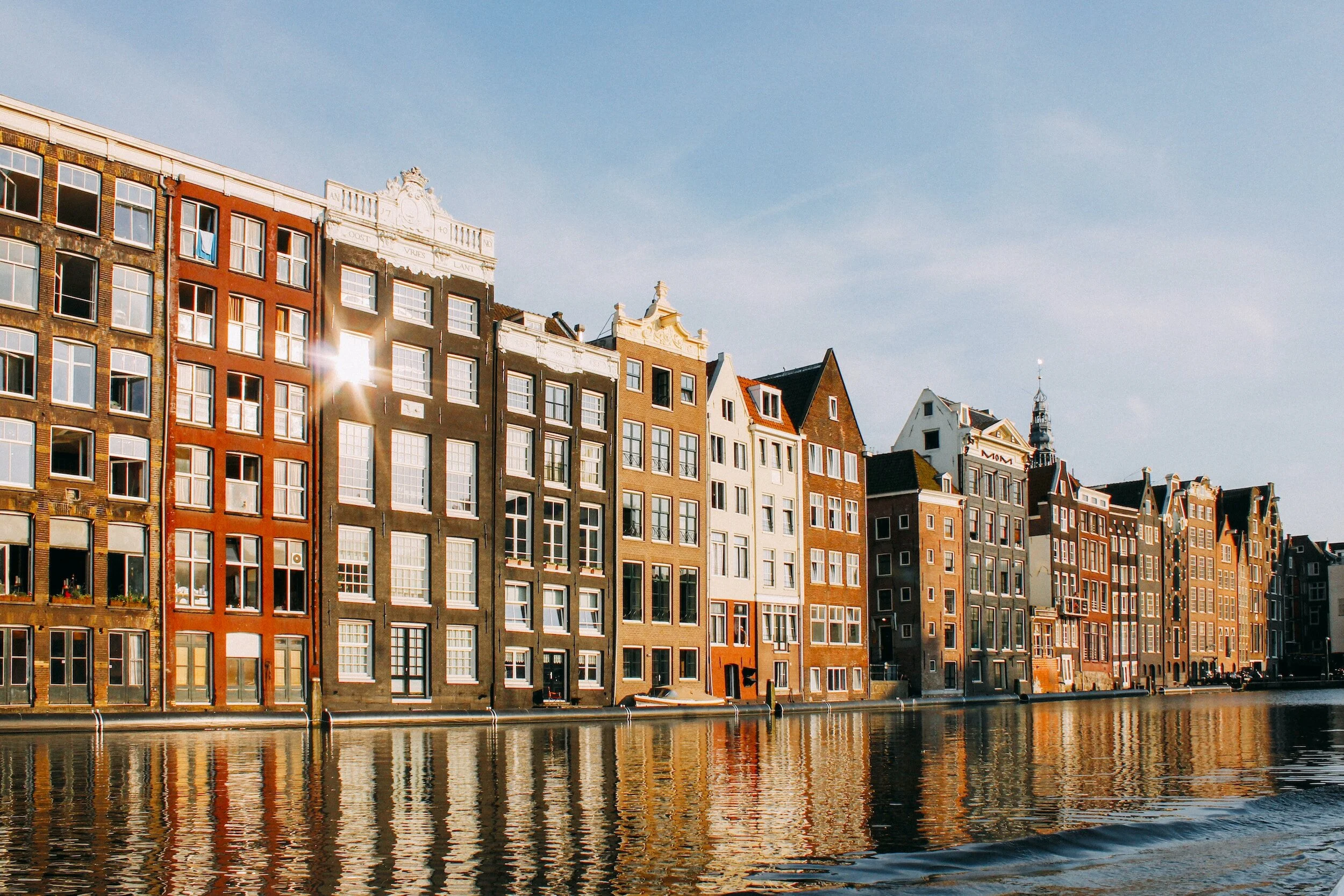 Student's Guide to Discovering Amsterdam with Passports