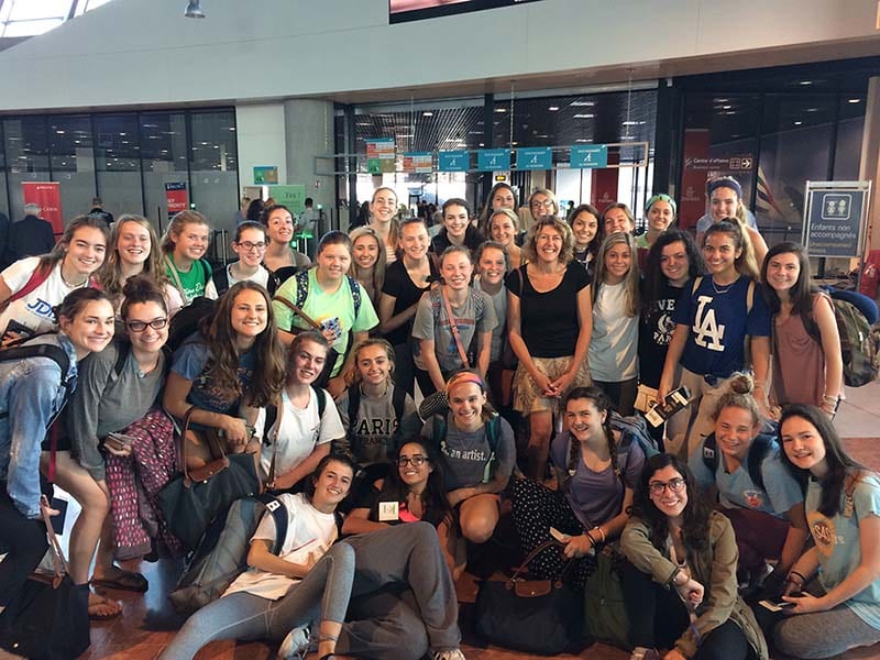 students airport traveling